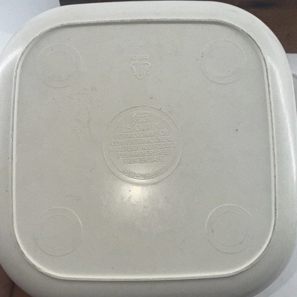 Anchor Hocking 2 1/2 Qt Microwave Dishes w/‎ Designs 2 - No Lids 8.75
